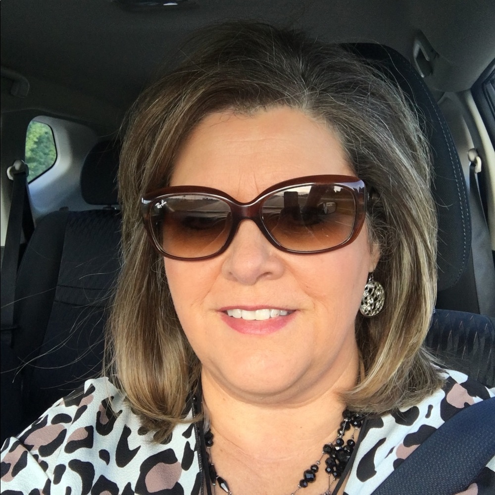 Meet your Posher, Lori